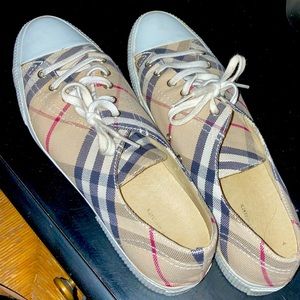 Gently used Vintage old-school Burberry sneakers. Size 40.